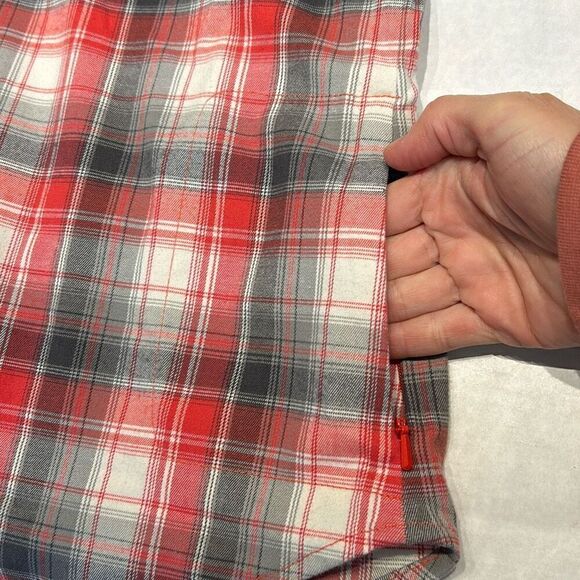 Cabela’s Button Down Shirt Women’s Sz Small Red Plaid Long Sleeve Fitted Hiking - Picture 4 of 7